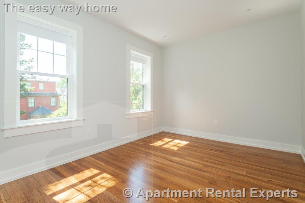 Building Photo - 16 Forest St