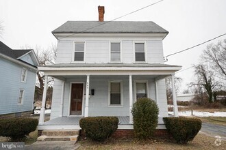 Building Photo - 923 E Church St