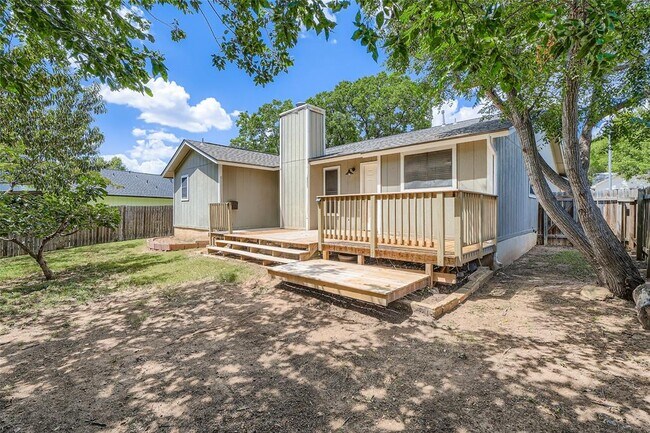 Building Photo - 9802 Briar Ridge Dr