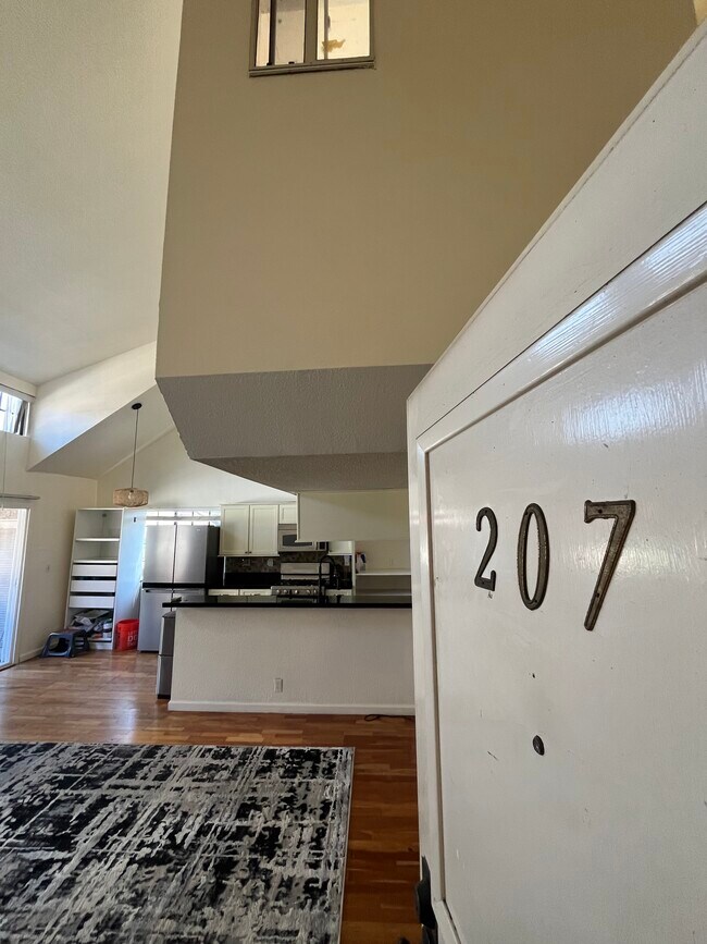 Building Photo - 15946 Vanowen St