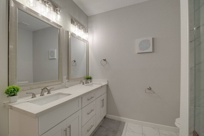 Building Photo - 3523 Bain St