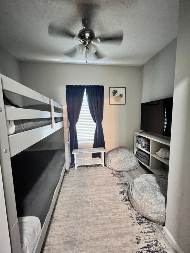 Building Photo - 304 La Paloma Pl