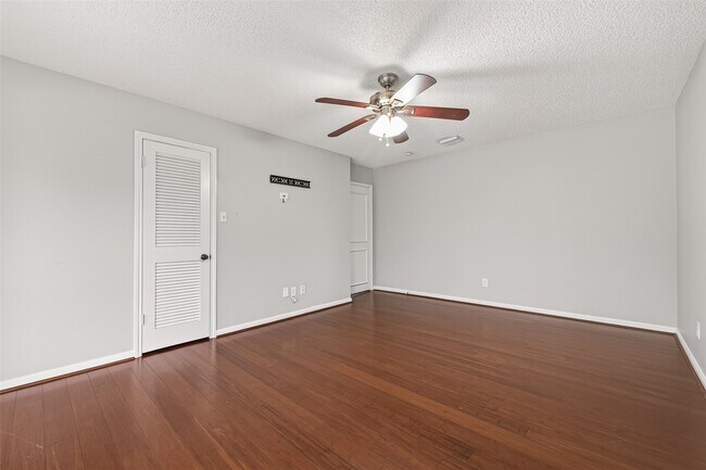 Building Photo - 707 Montclair Blvd