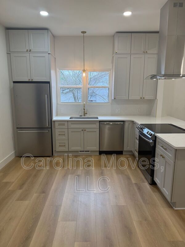 Building Photo - 6 10th St