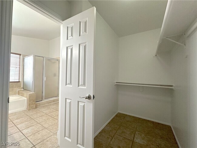 Building Photo - 7604 Cruz B