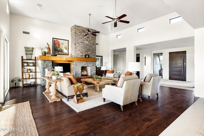 Building Photo - 9894 E Miramonte Dr