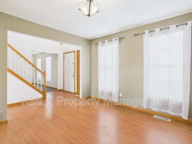 Building Photo - 411 Treeview Dr