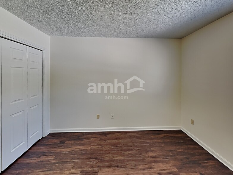 Building Photo - 7804 Spring Branch Dr S