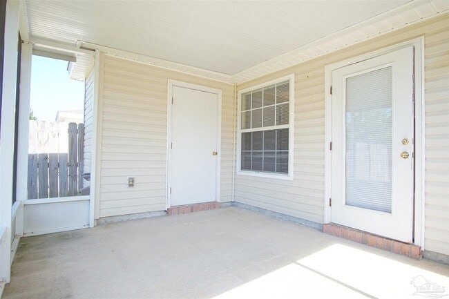 Building Photo - 8061 Stonebrook Dr