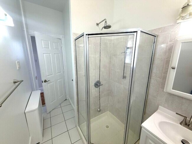 Building Photo - 927 18th St