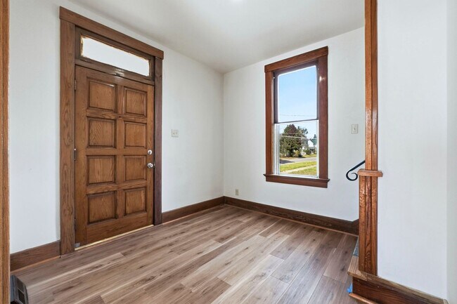 Building Photo - NEW 4-Bed Home with Modern Updates & Extra...