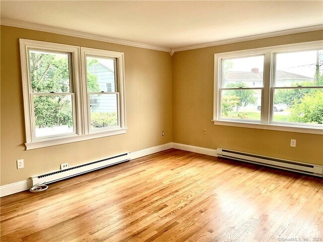 Building Photo - 98 Soundview Dr