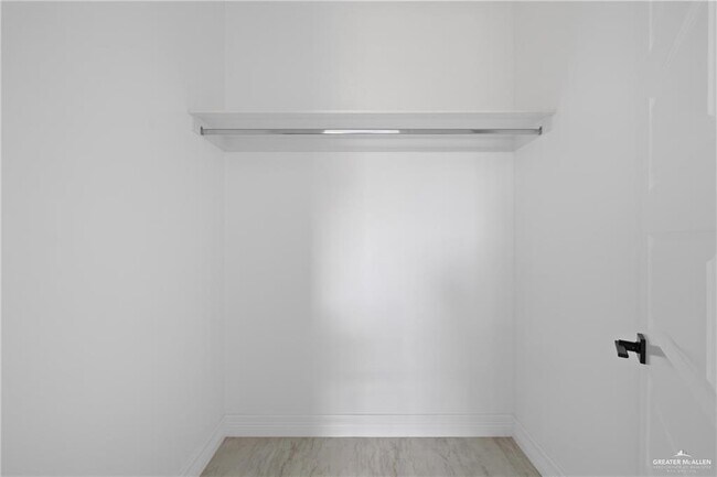 Building Photo - 26 Zimmerius Ave