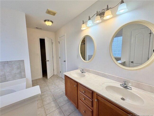 Building Photo - 207 Advance Dr