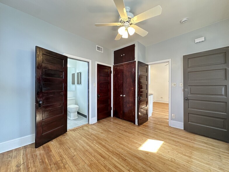 Building Photo - 2821 W Shakespeare Ave