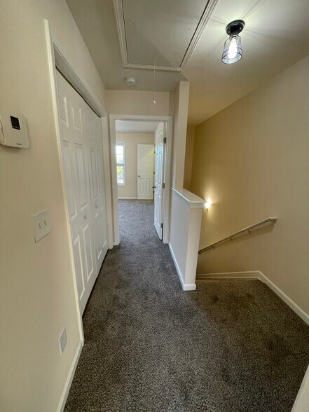 Building Photo - 4007 Clinton Ln