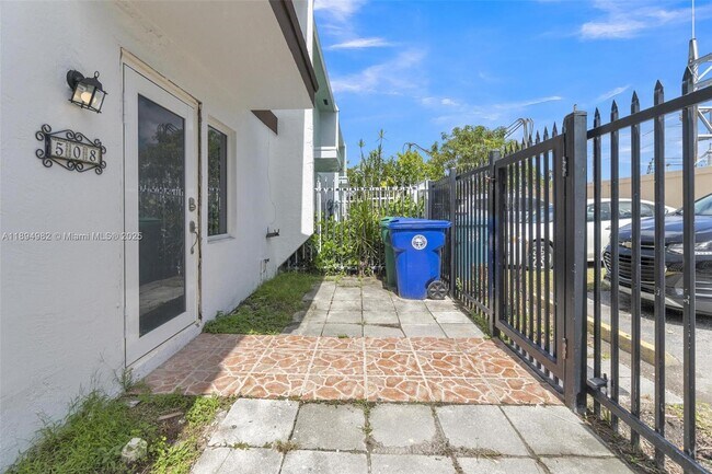 Building Photo - 508 NW 11th St
