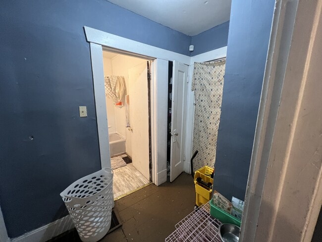 Building Photo - 549 N Dunham St