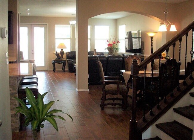 Building Photo - 1002 Beacon Cove