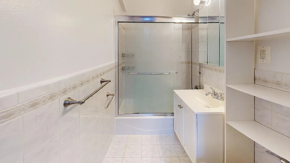 Building Photo - 928 Second Avenue