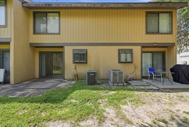 Building Photo - Southfork Oaks Condo