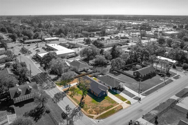 Building Photo - 401 E Martin Luther King Blvd