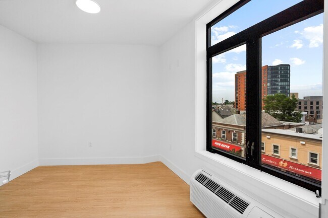 Building Photo - 50-52 Easton Ave