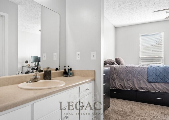 Building Photo - 748 Lake Terrace Dr