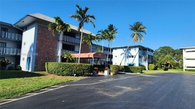 Building Photo - 981 Hillcrest Ct