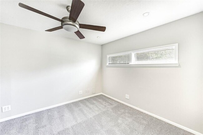 Building Photo - 5207 Beaverhill Dr