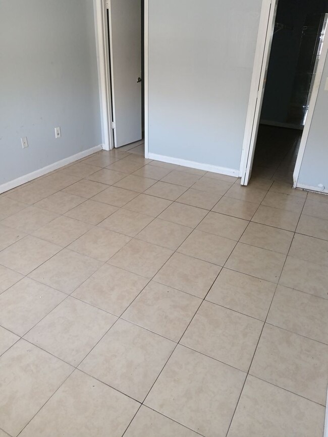 Building Photo - 5214 Via Hacienda Cir