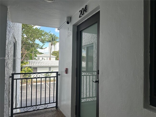 Building Photo - 529 SW 4th St