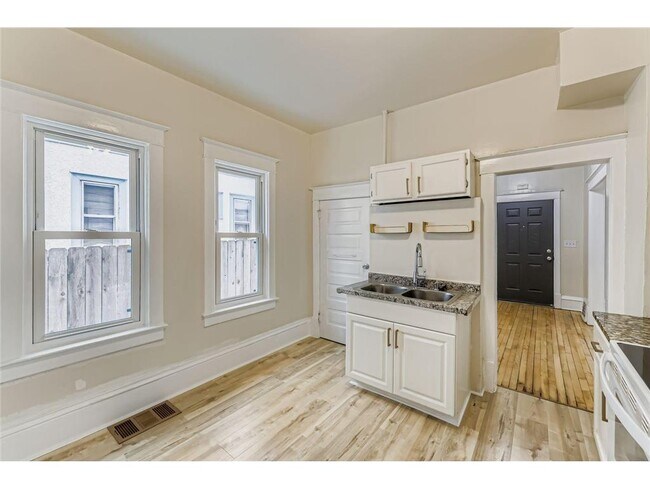 Building Photo - 3507 N Newton Ave