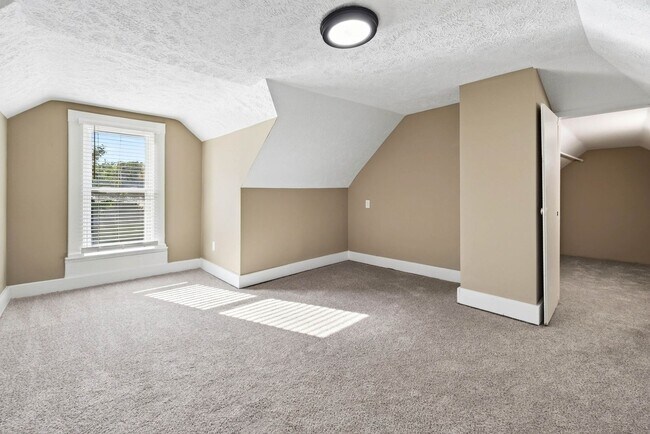 Building Photo - 6514 Blondo St