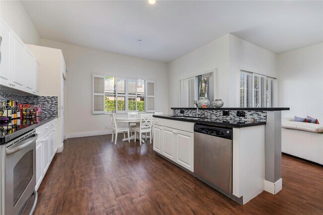 Building Photo - 1225 Skylark Dr