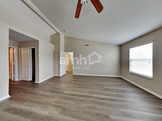 Building Photo - 10825 Spring Green Dr