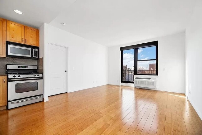 Building Photo - 504 W 136th St