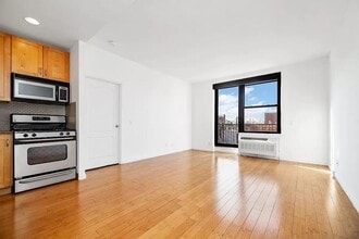 Building Photo - 504 W 136th St