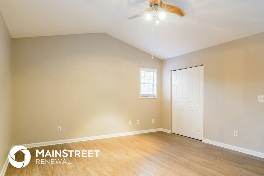 Building Photo - 3830 Greenbrook Dr