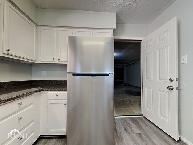 Building Photo - 6918 Rockergate Dr