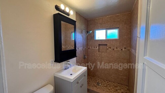 Building Photo - 37 E J St