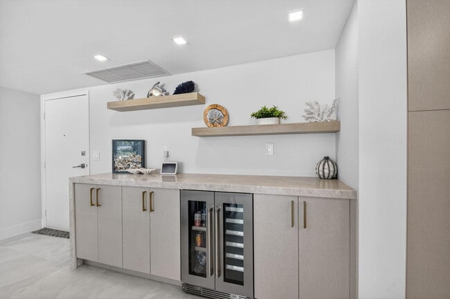 Building Photo - 3546 S Ocean Blvd