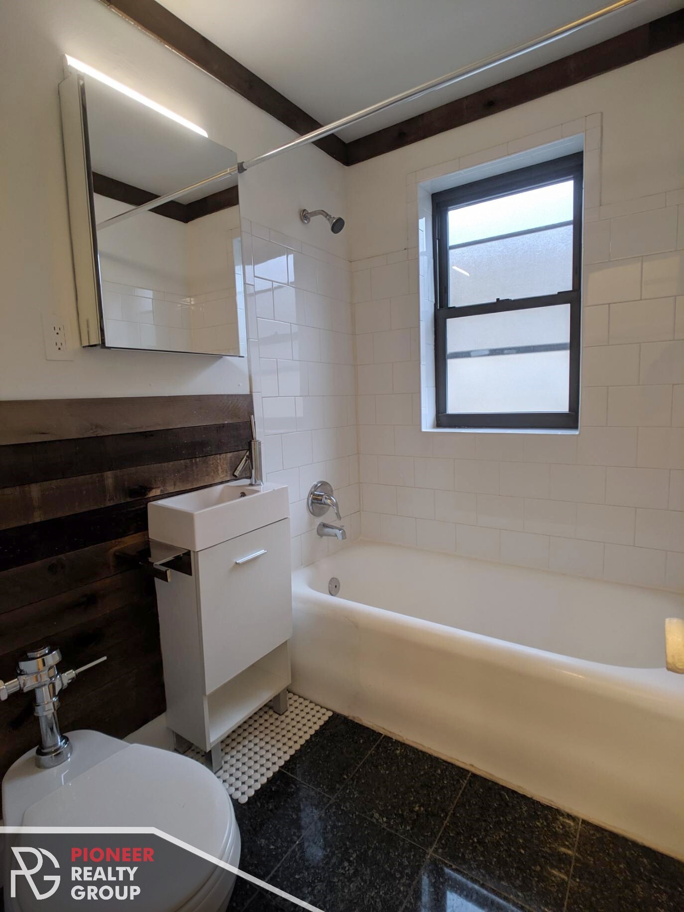 Building Photo - 556 W Arlington Pl