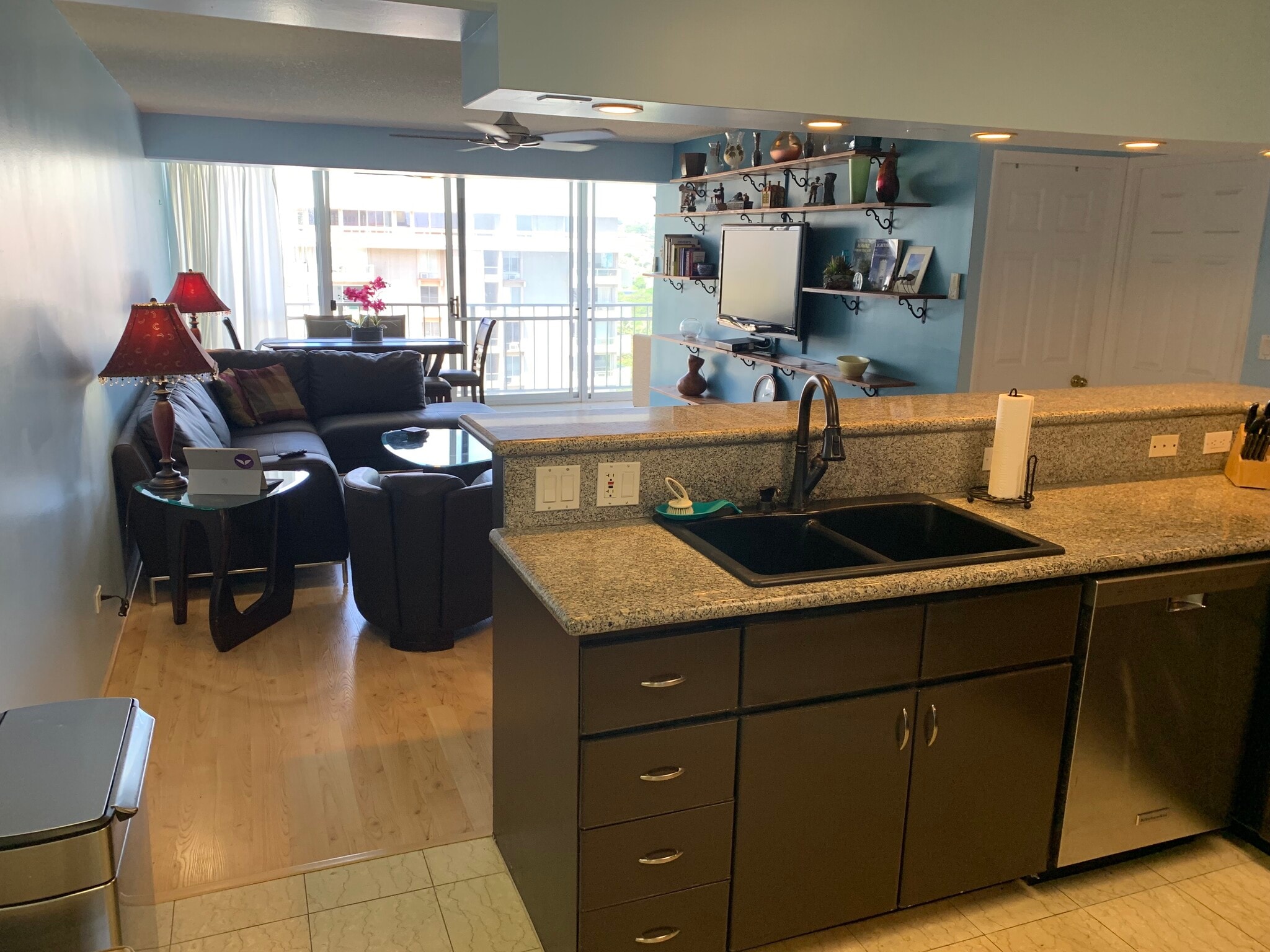 Kitchen - 2575 Kuhio Ave