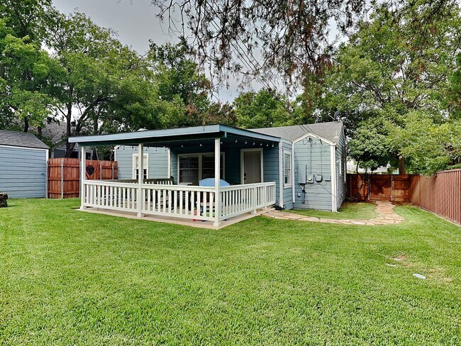 Building Photo - Fairmount Cottage READY NOW!