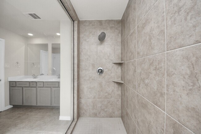 Building Photo - 1635 Ryon Falls Dr