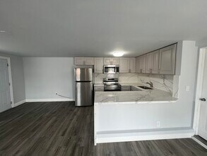 Building Photo - 1421 SE 2nd St