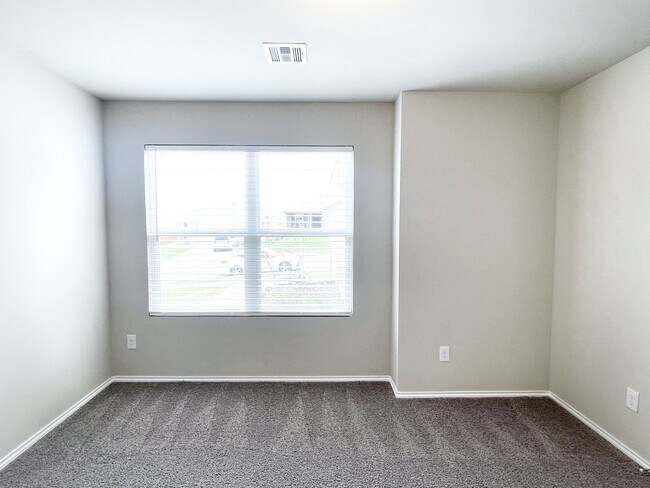 Building Photo - 9925 Blue Wing Trl