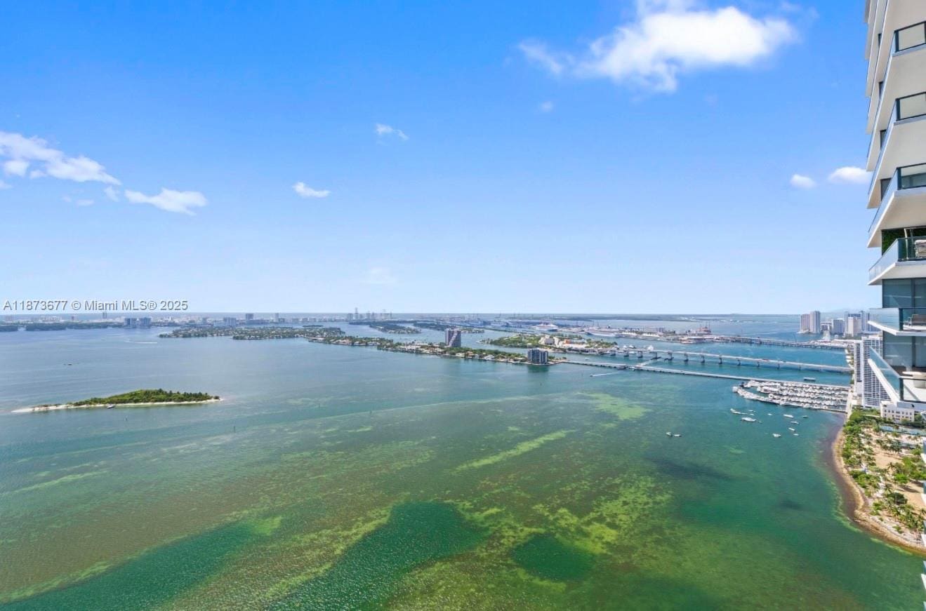 Building Photo - 700 NE 24th St