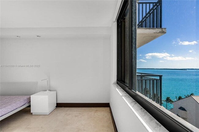 Building Photo - 540 Brickell Key Dr
